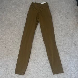 Aerie Hi-Rise cross leggings. Never worn, perfect condition. Size XS